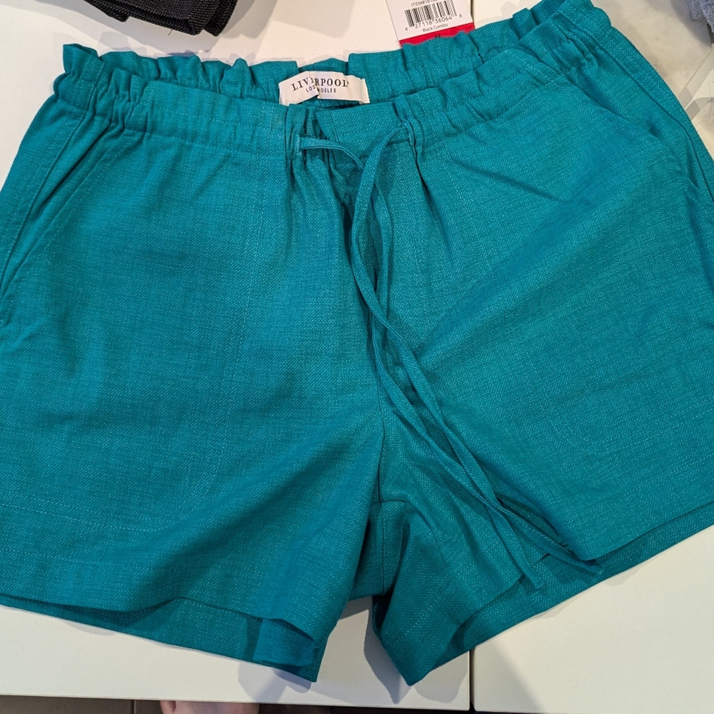 Women's linen shorts